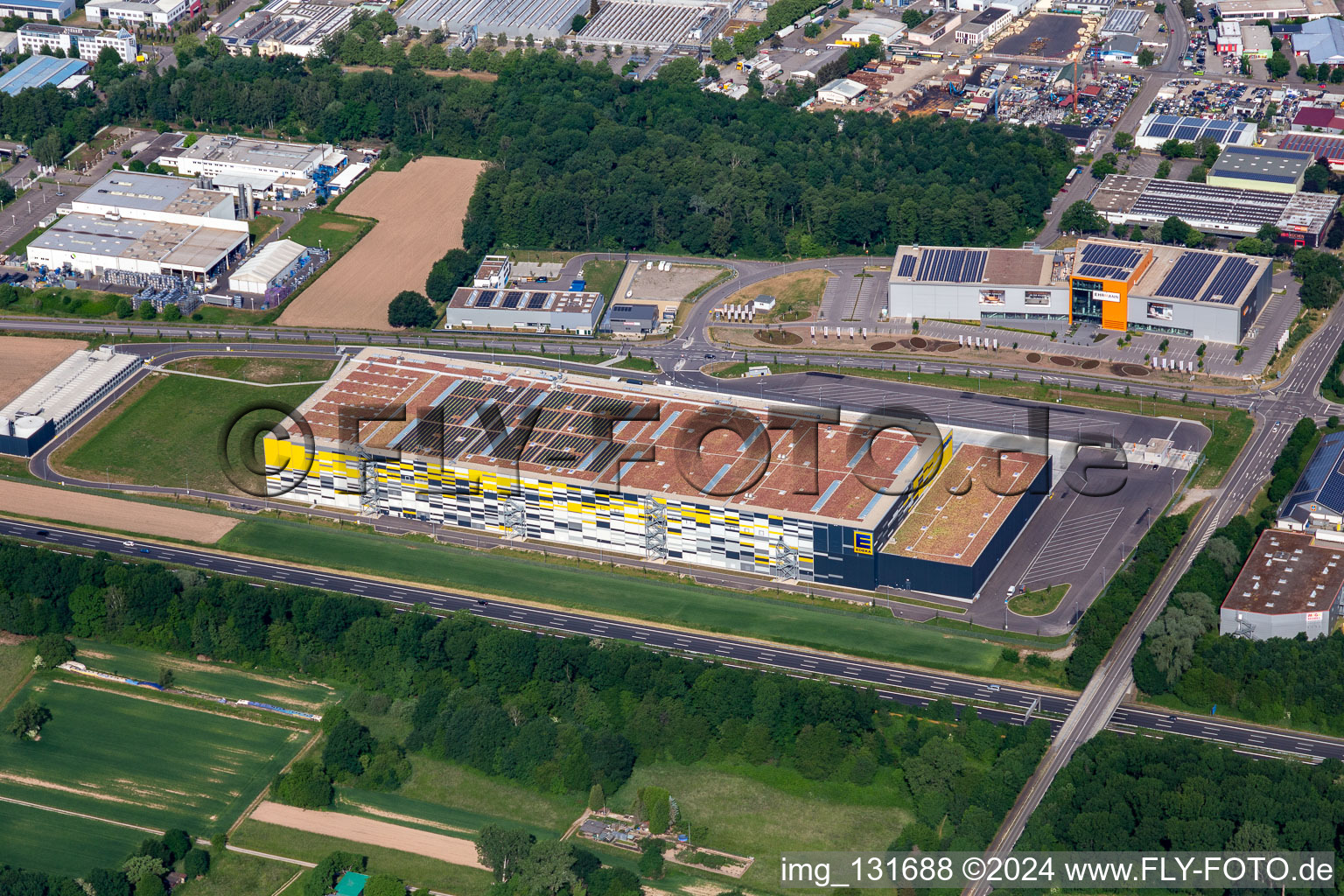 Vue aérienne de Centre logistique de l'entrepôt central d'Edeka Südwest à le quartier Rauental in Rastatt dans le département Bade-Wurtemberg, Allemagne