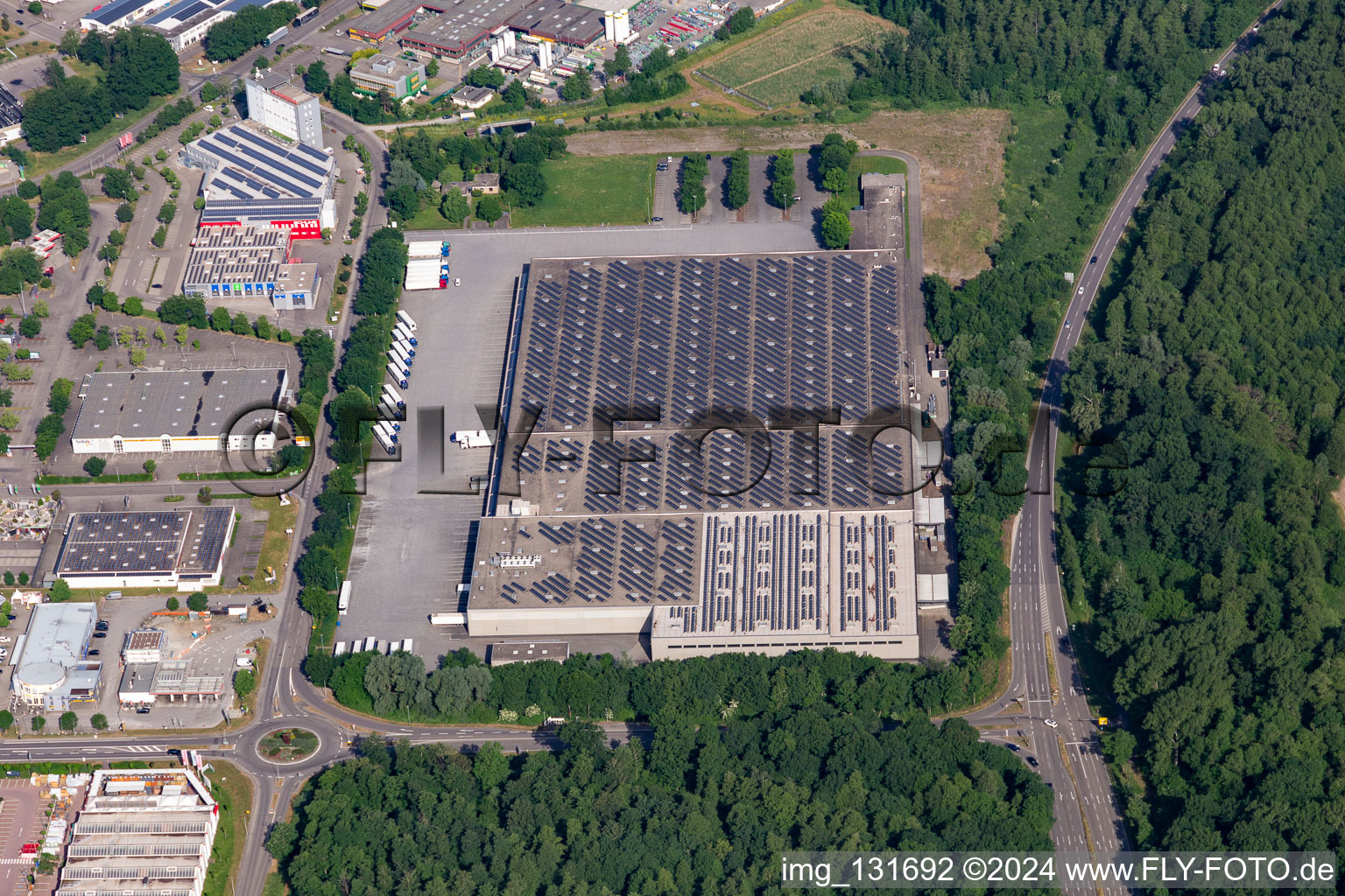 Vue aérienne de Logistique Aldi Sud à Muggensturm dans le département Bade-Wurtemberg, Allemagne