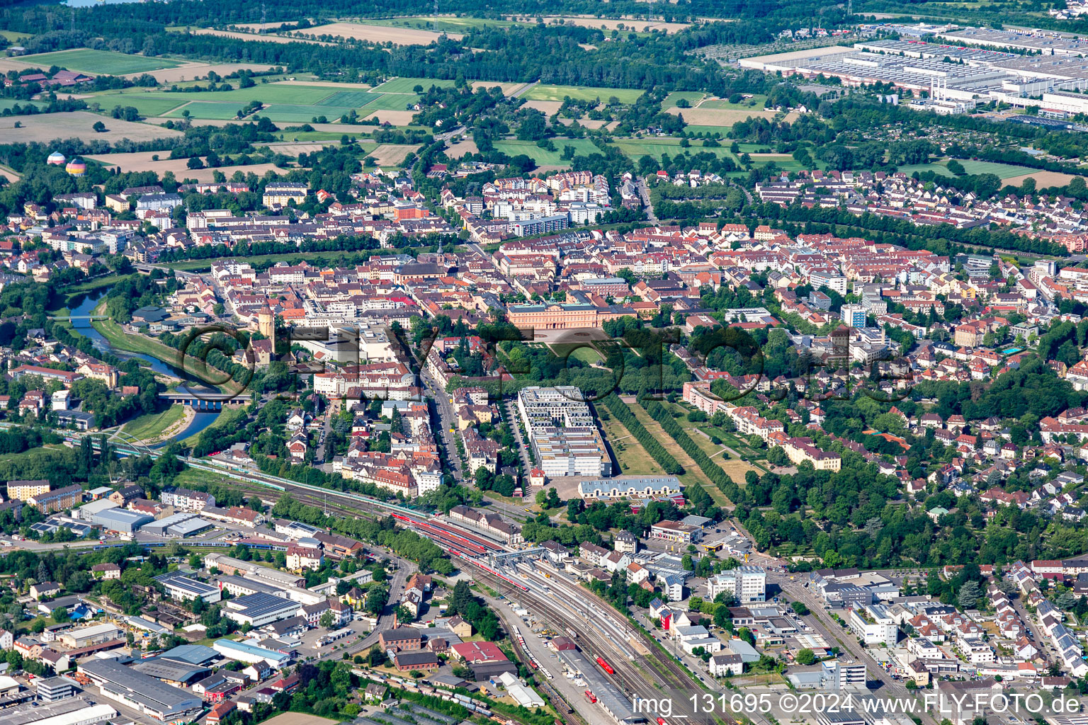 Vue d'oiseau de Rastatt dans le département Bade-Wurtemberg, Allemagne