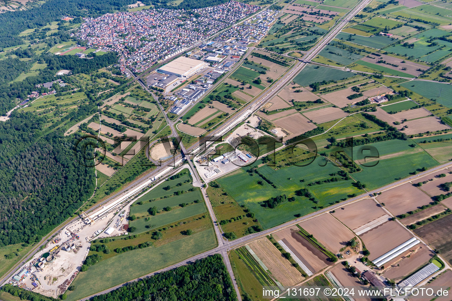 Vue aérienne de Centre d'information du tunnel de Rastatt à Ötigheim dans le département Bade-Wurtemberg, Allemagne