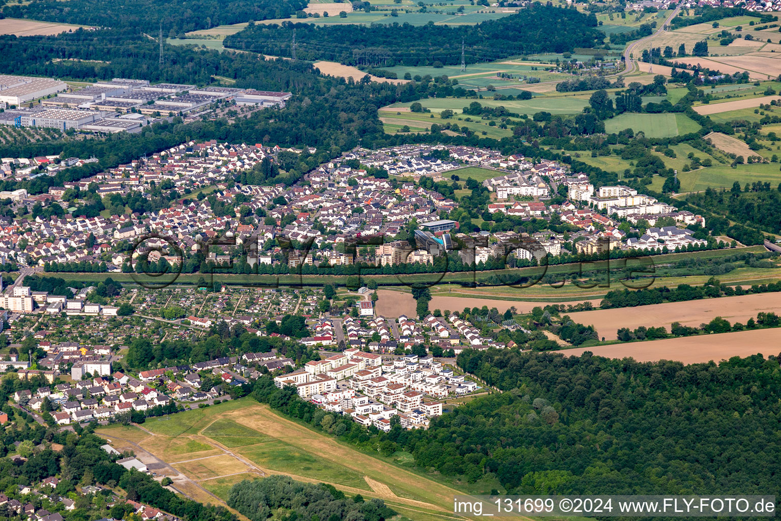 Vue aérienne de Rheinauer Ring depuis l'est à le quartier Rheinau in Rastatt dans le département Bade-Wurtemberg, Allemagne