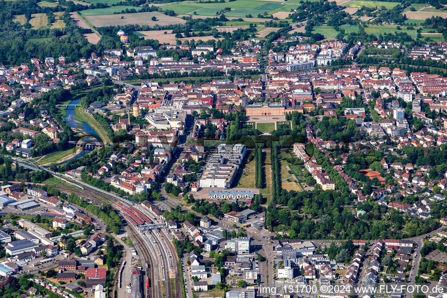 Vue aérienne de Palais résidentiel de Rastatt à Ötigheim dans le département Bade-Wurtemberg, Allemagne