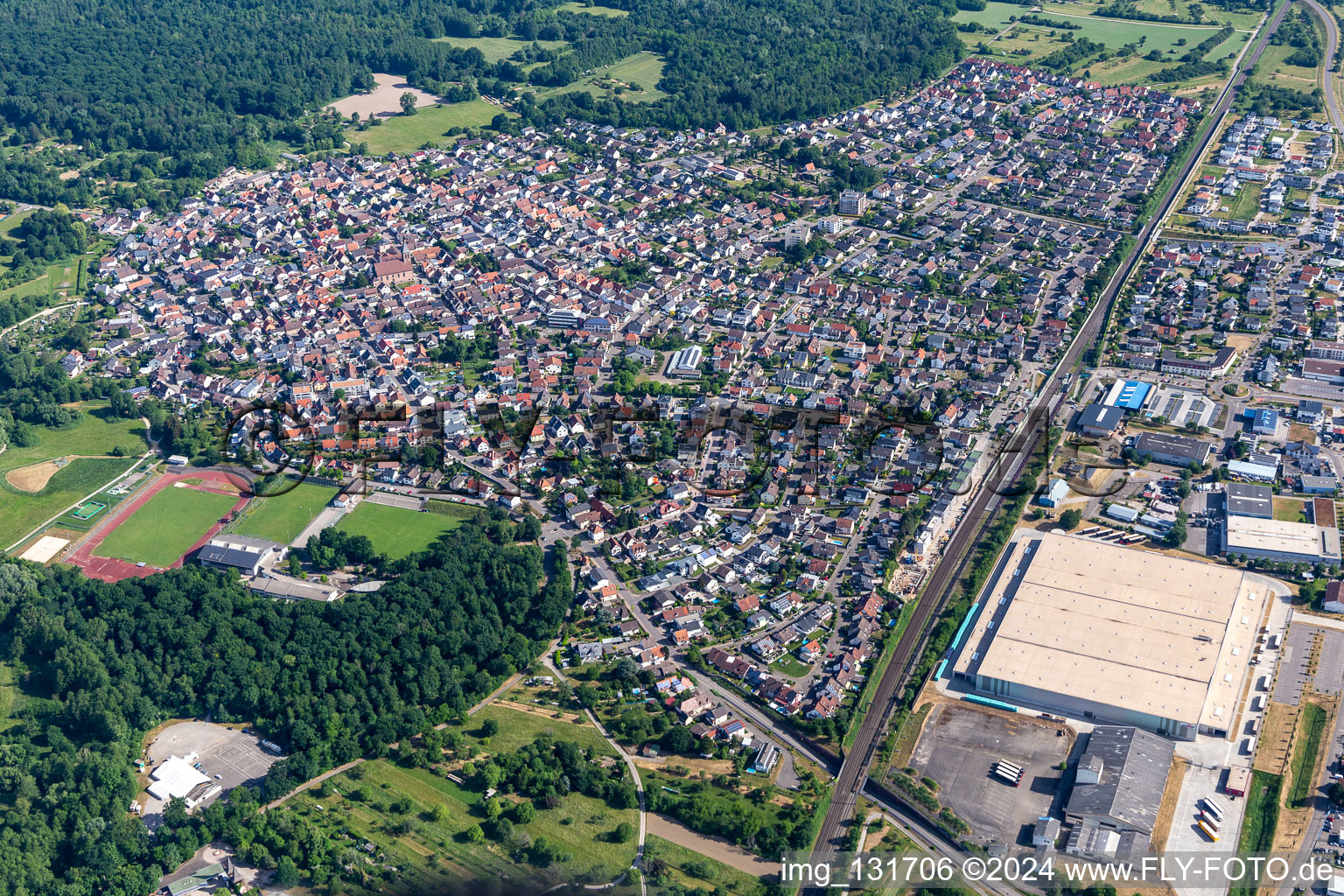 Enregistrement par drone de Ötigheim dans le département Bade-Wurtemberg, Allemagne