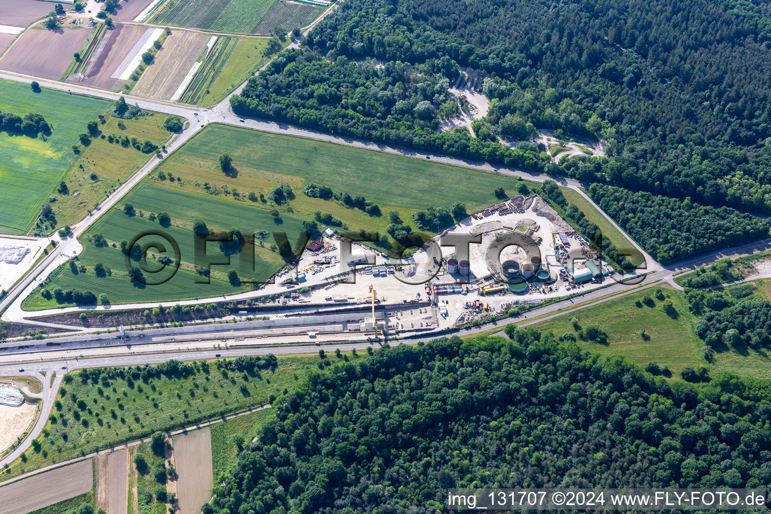 Vue aérienne de Centre d'information du tunnel de Rastatt à Ötigheim dans le département Bade-Wurtemberg, Allemagne