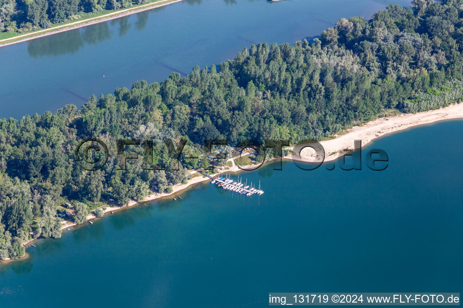 Vue oblique de Canal d'or à Steinmauern dans le département Bade-Wurtemberg, Allemagne