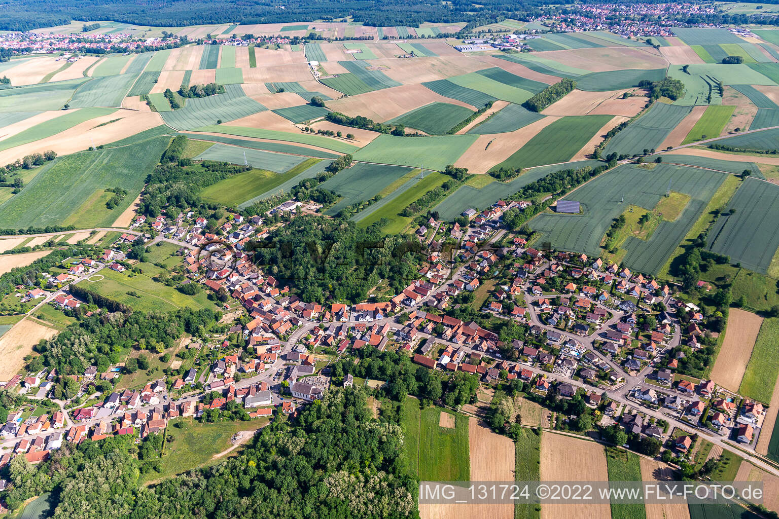 Neewiller-près-Lauterbourg dans le département Bas Rhin, France vu d'un drone
