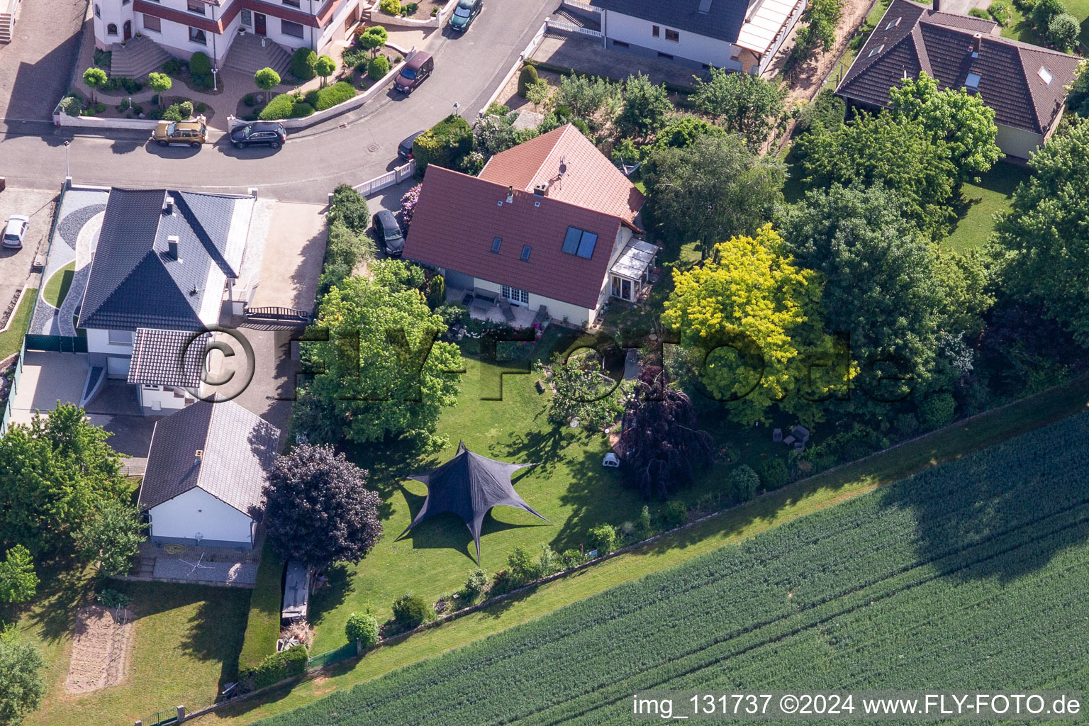 Vue aérienne de Rue des Violettes à Schleithal dans le département Bas Rhin, France