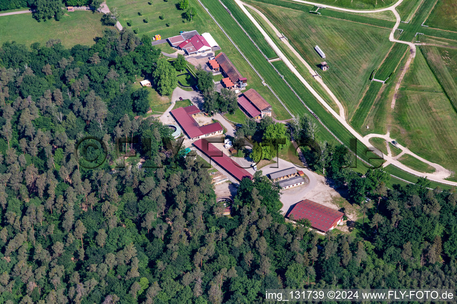 Vue aérienne de Hippodrome de la hardt Soc Races De Wissembourg à le quartier Altenstadt in Wissembourg dans le département Bas Rhin, France