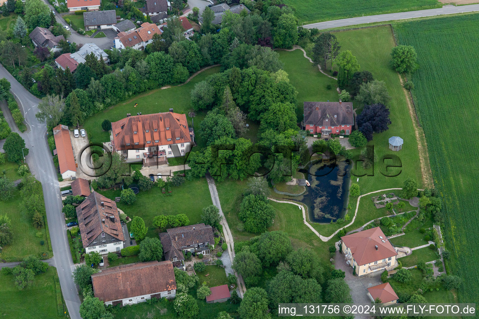 Vue aérienne de Schlossallee, K & R Mittelstandsholding GmbH à le quartier Homberg in Eigeltingen dans le département Bade-Wurtemberg, Allemagne