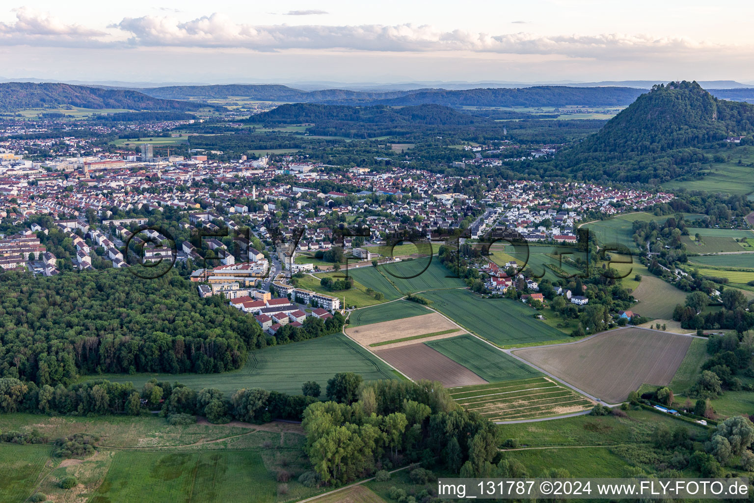 Vue aérienne de Singen dans le département Bade-Wurtemberg, Allemagne