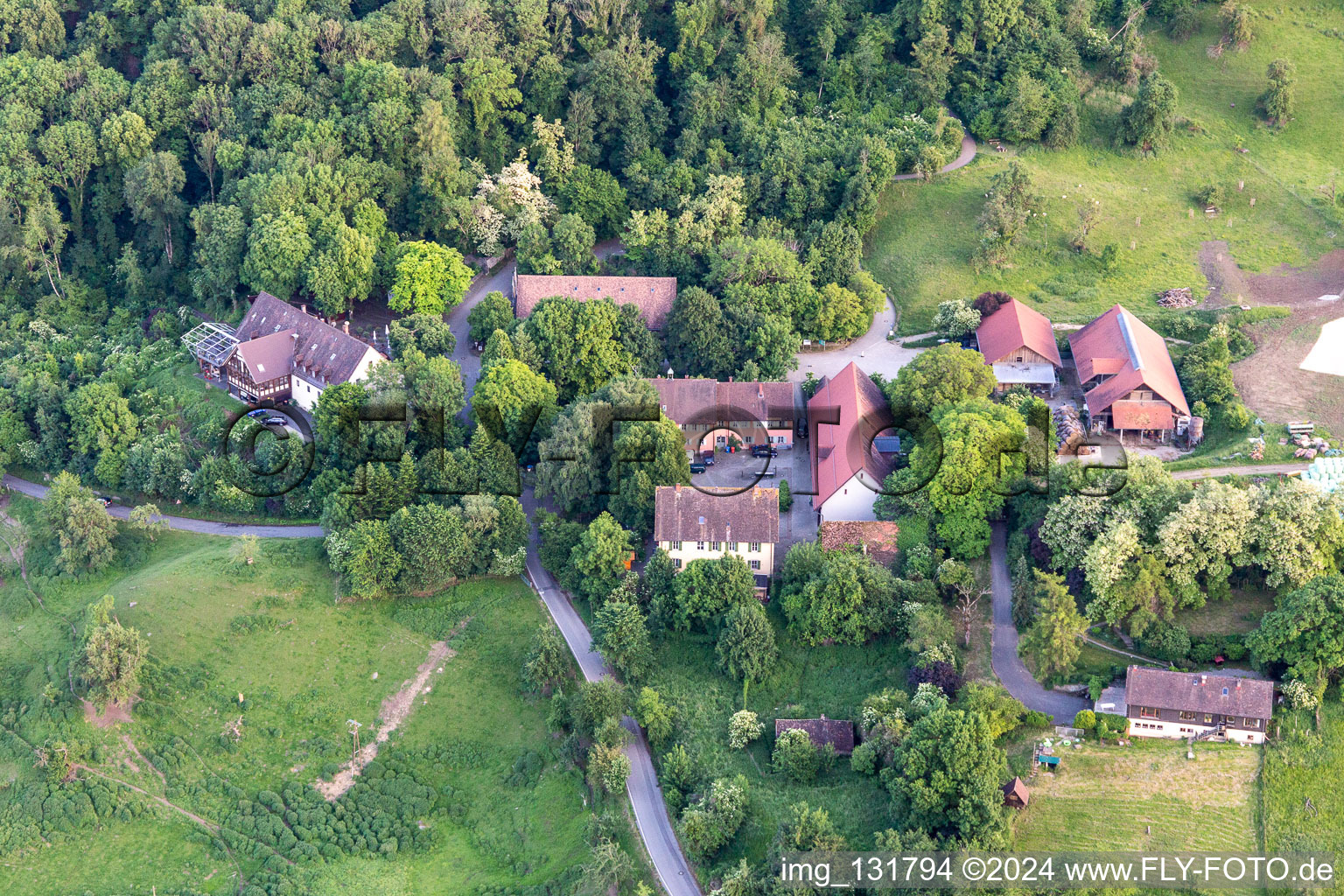 Vue aérienne de Hôtel-Restaurant Hohentwiel à Singen dans le département Bade-Wurtemberg, Allemagne