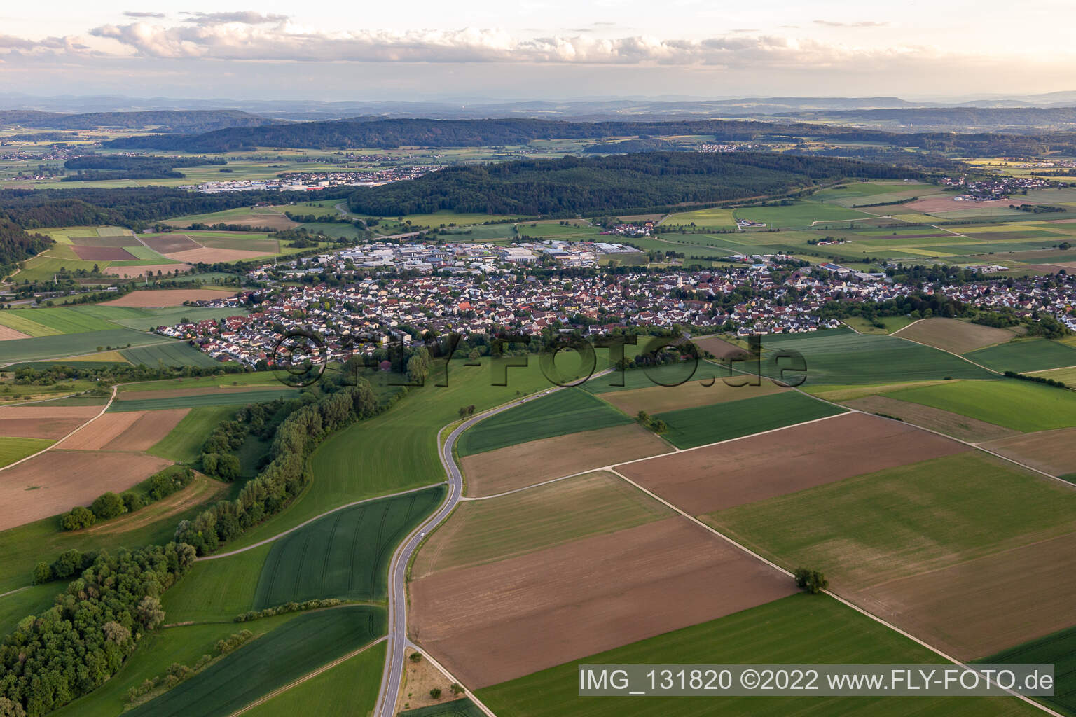 Vue aérienne de Hilzingen dans le département Bade-Wurtemberg, Allemagne