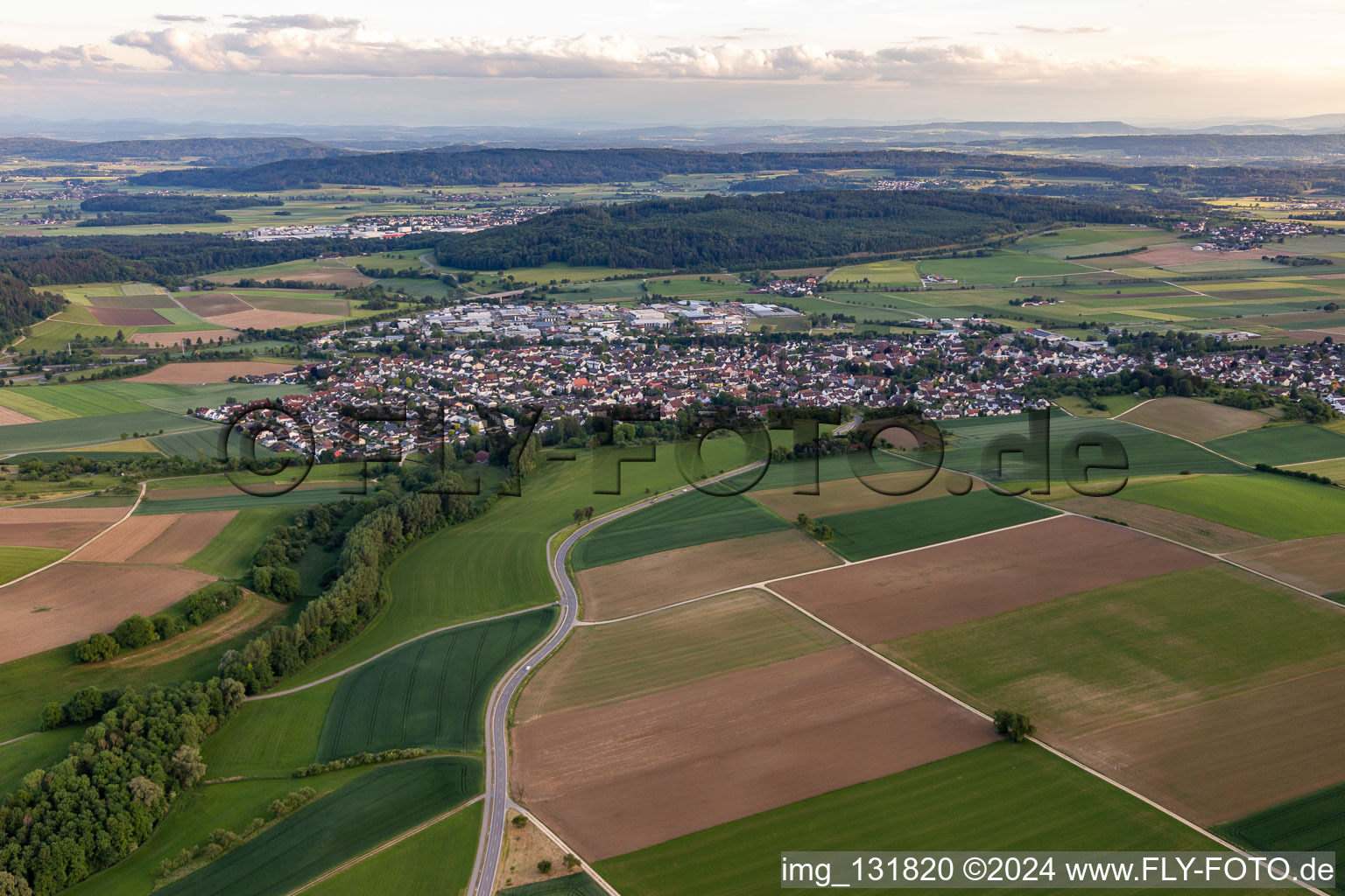 Vue aérienne de Hilzingen dans le département Bade-Wurtemberg, Allemagne