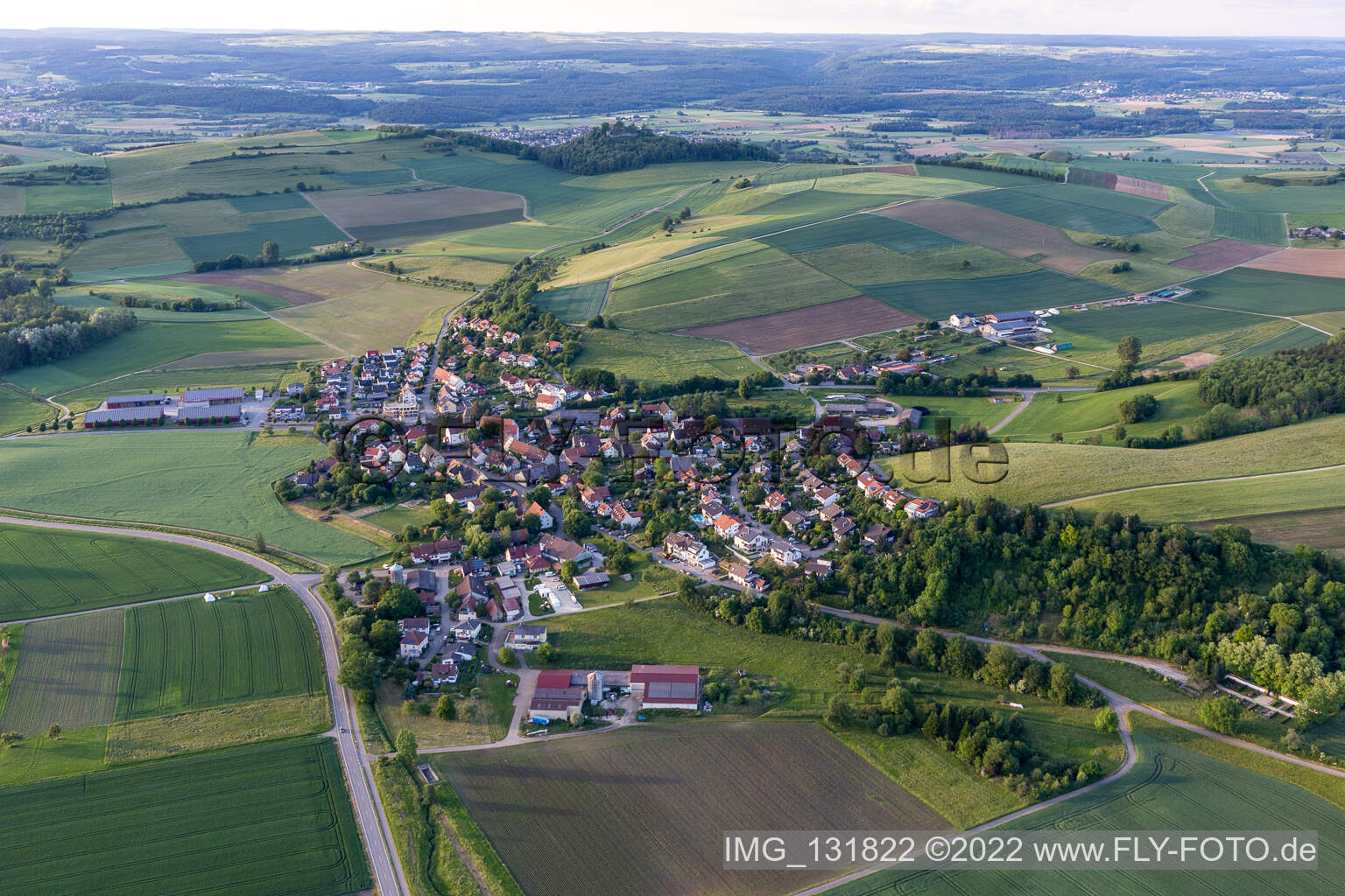 Vue aérienne de Düchtlingen à Hilzingen dans le département Bade-Wurtemberg, Allemagne
