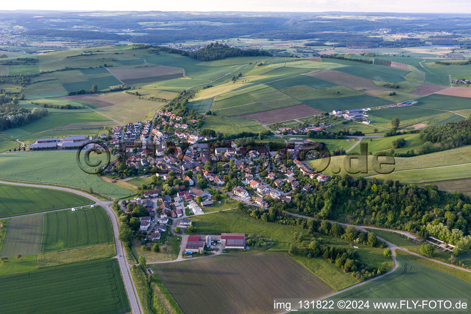 Vue aérienne de Düchtlingen à Hilzingen dans le département Bade-Wurtemberg, Allemagne