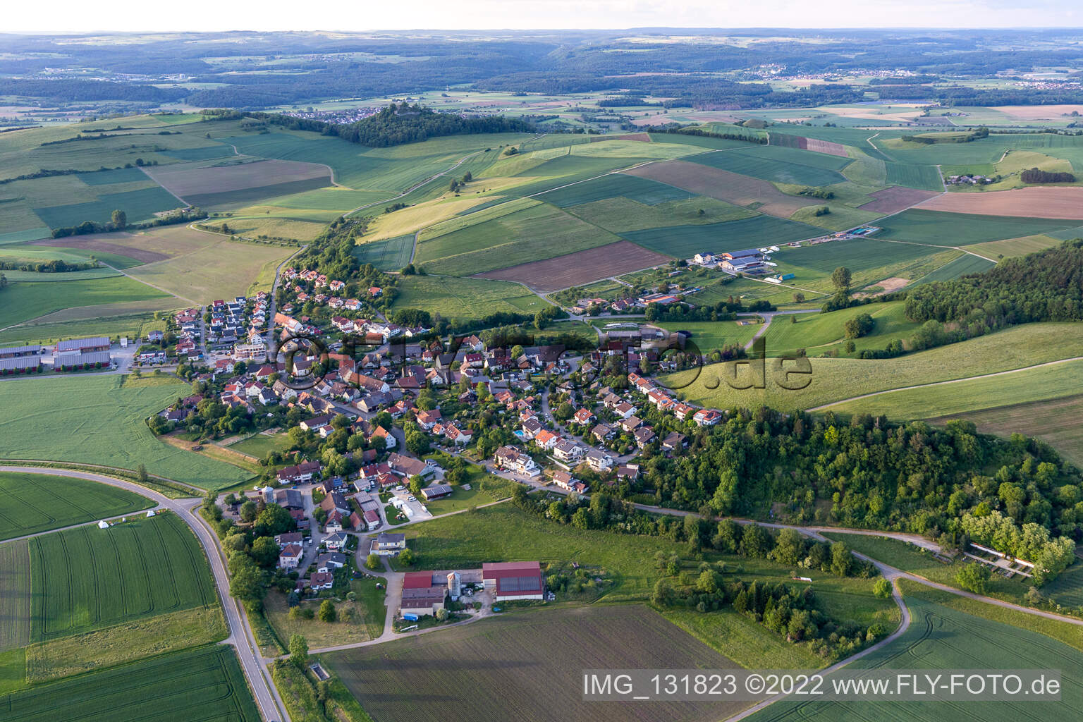 Vue aérienne de Düchtlingen à Hilzingen dans le département Bade-Wurtemberg, Allemagne