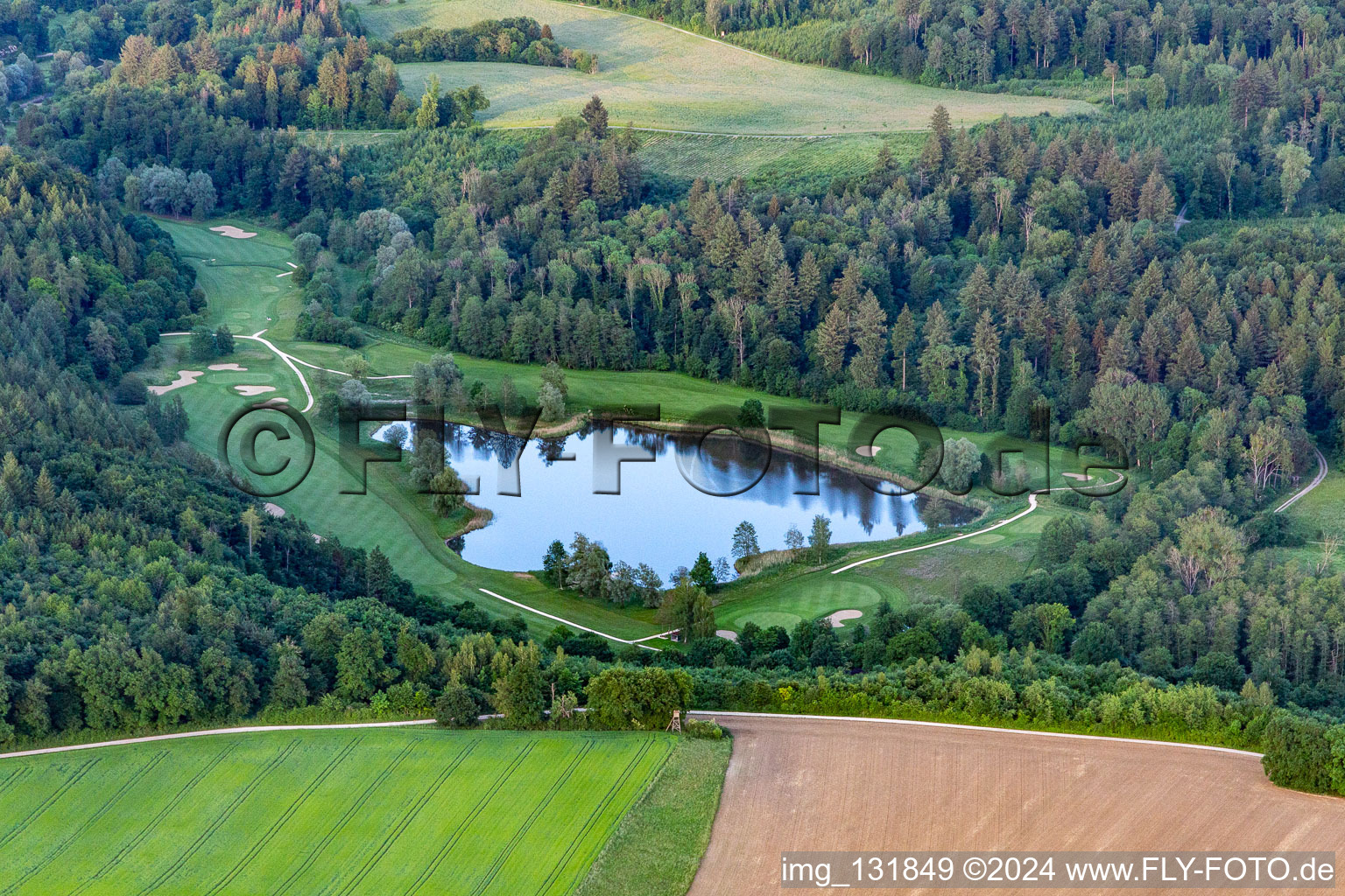 Vue d'oiseau de Le Country Club Schloss Langenstein - Le parcours de golf au bord du lac de Constance à le quartier Orsingen in Orsingen-Nenzingen dans le département Bade-Wurtemberg, Allemagne