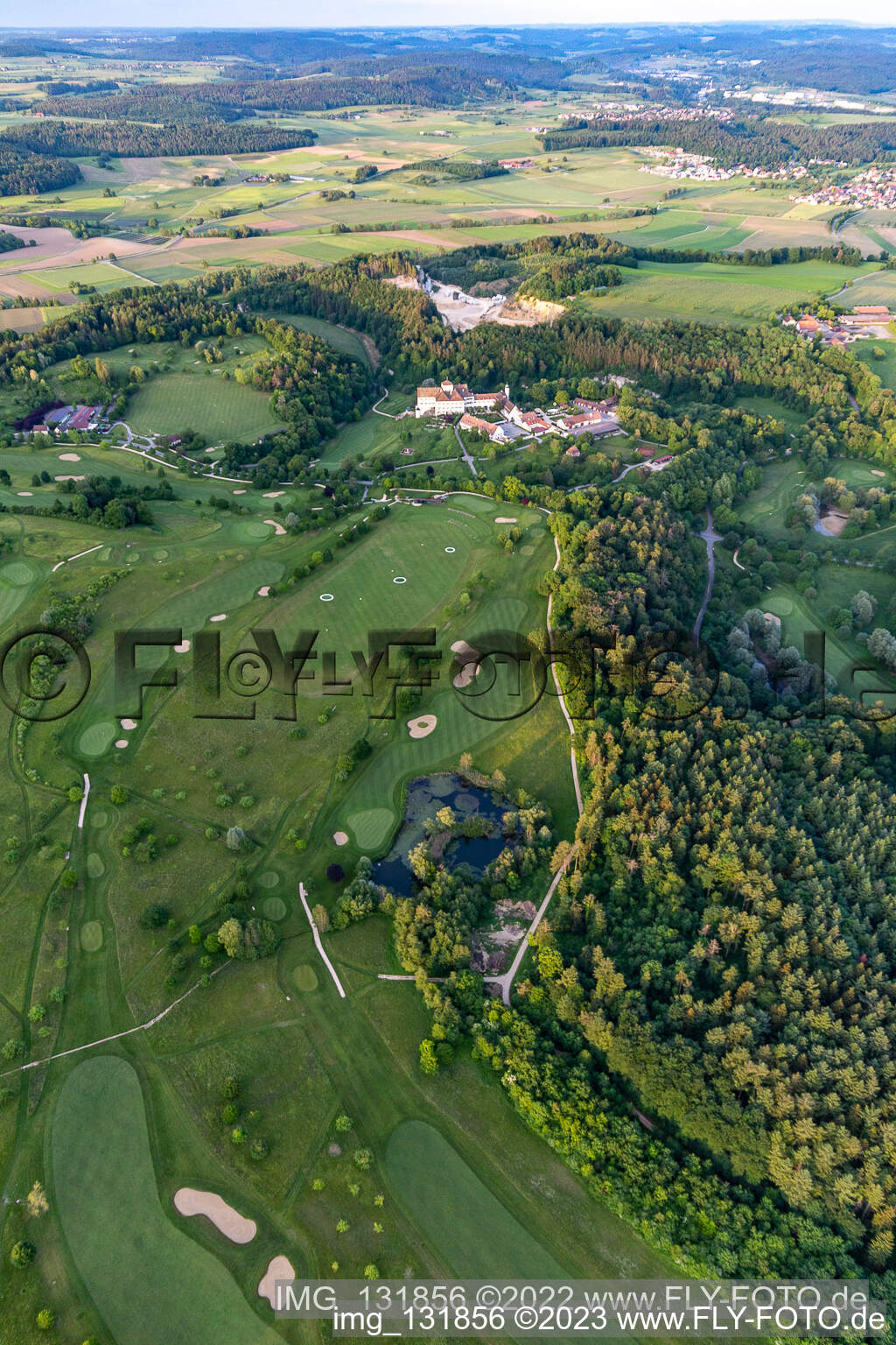 Le Country Club Schloss Langenstein - Le parcours de golf au bord du lac de Constance à Orsingen-Nenzingen dans le département Bade-Wurtemberg, Allemagne d'un drone