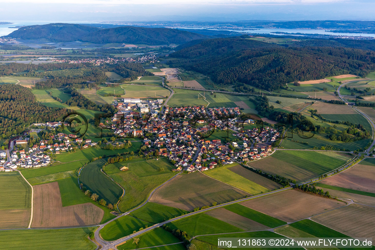 Vue aérienne de Orsingen à Orsingen-Nenzingen dans le département Bade-Wurtemberg, Allemagne