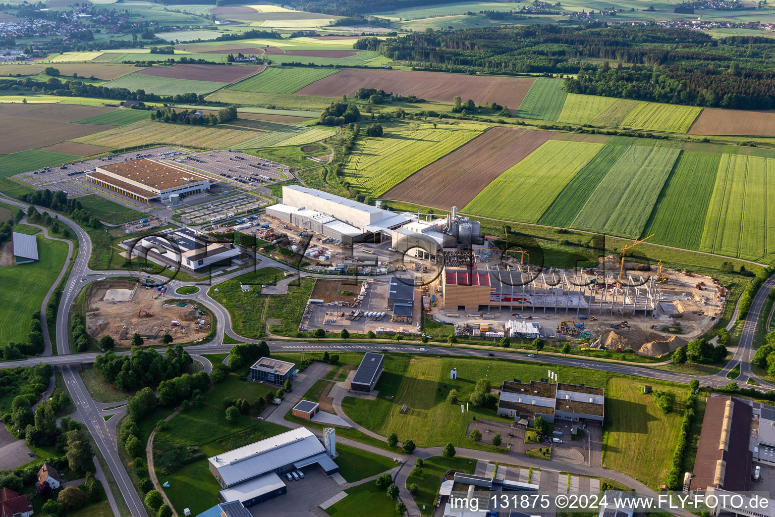 Vue aérienne de Parc industriel du nord du lac de Constance avec Amazon DBW8 et SCHAKO KG à Meßkirch dans le département Bade-Wurtemberg, Allemagne