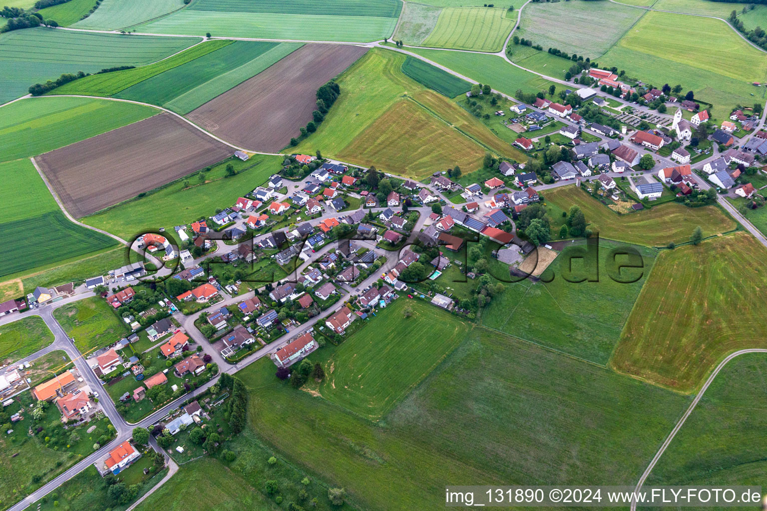 Vue aérienne de Quartier Burgweiler in Ostrach dans le département Bade-Wurtemberg, Allemagne