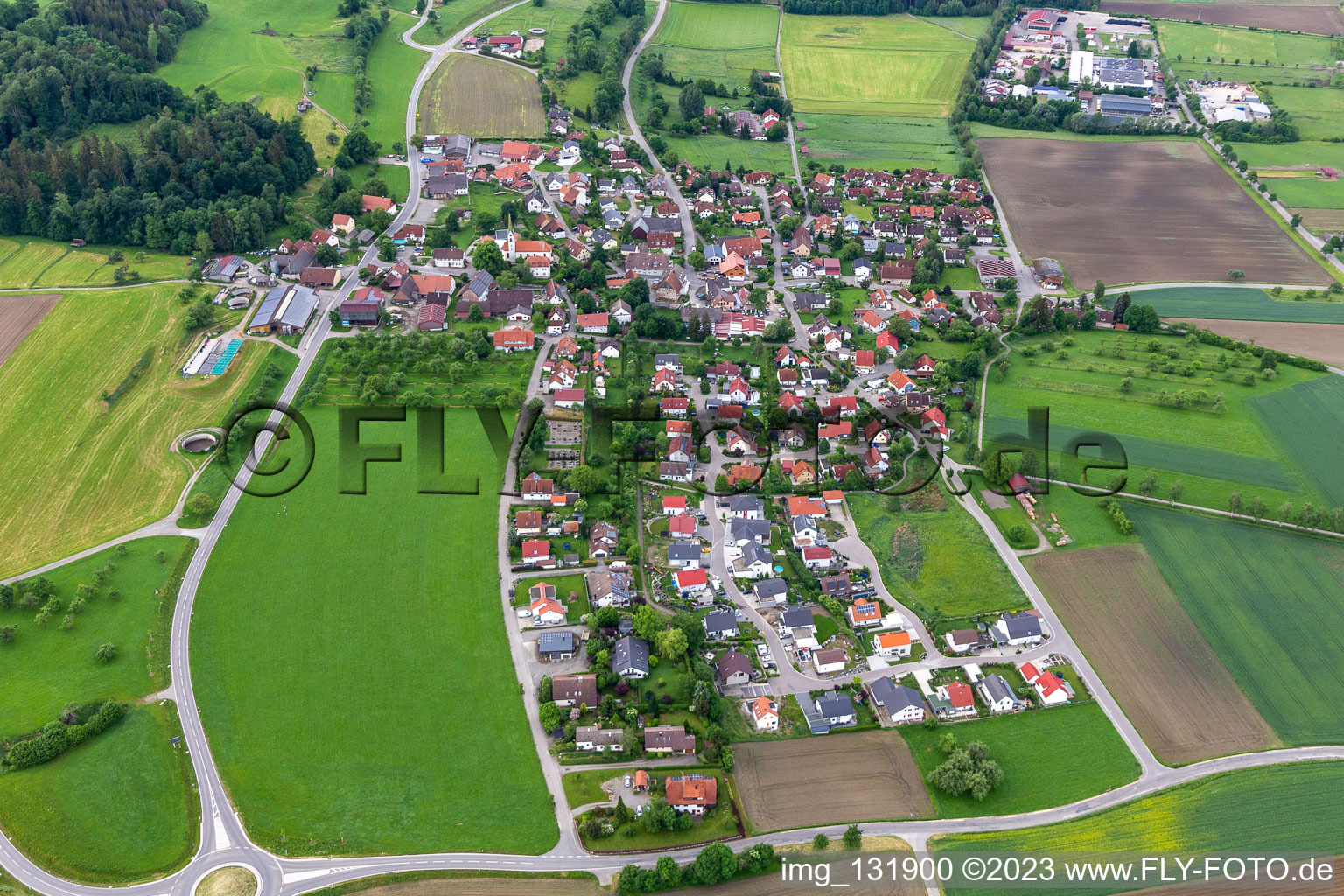 Vue aérienne de Esenhausen à Wilhelmsdorf dans le département Bade-Wurtemberg, Allemagne