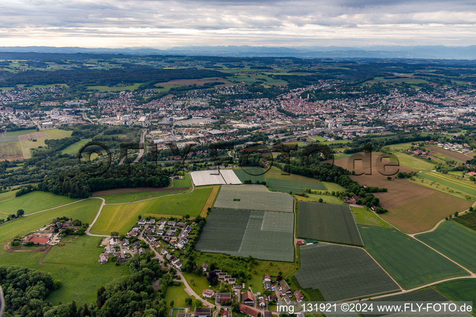 Vue aérienne de Weingarten bei Ravensburg dans le département Bade-Wurtemberg, Allemagne