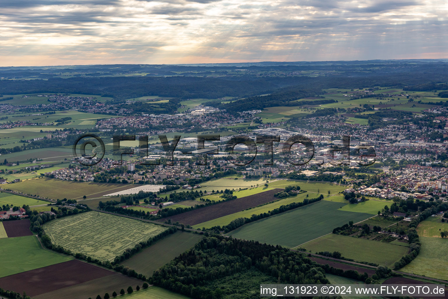 Vue aérienne de Weingarten bei Ravensburg dans le département Bade-Wurtemberg, Allemagne