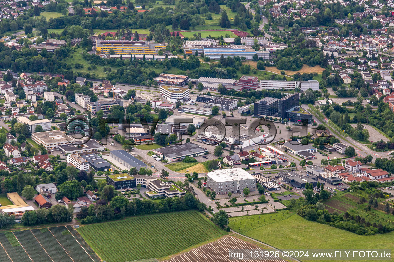 Vue aérienne de Magasin de motos POLO, centre médical Eckert Weingarten à Weingarten bei Ravensburg dans le département Bade-Wurtemberg, Allemagne