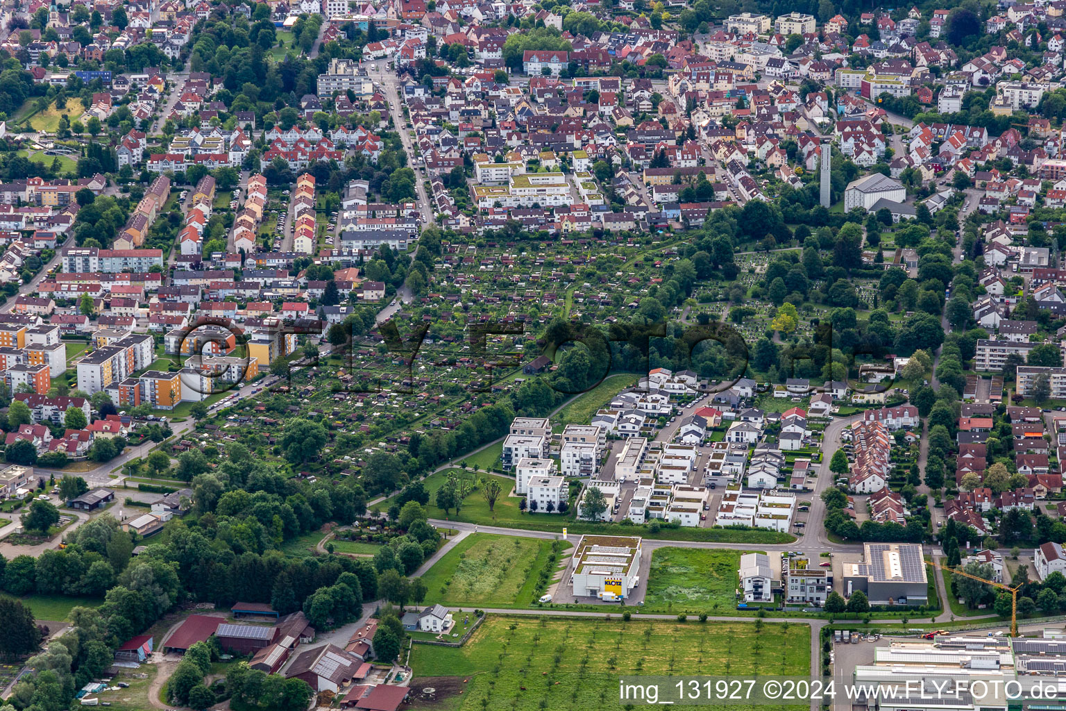 Vue aérienne de Cimetière de Weingarten (Marienfriedhof), Weingarten à Weingarten bei Ravensburg dans le département Bade-Wurtemberg, Allemagne