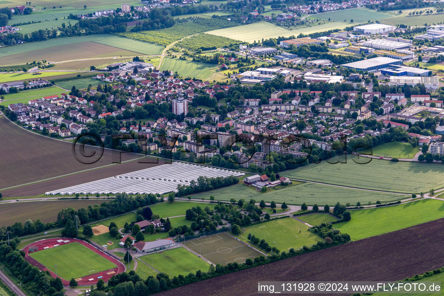 Vue aérienne de Caserne, stade Lindenhof à Weingarten bei Ravensburg dans le département Bade-Wurtemberg, Allemagne