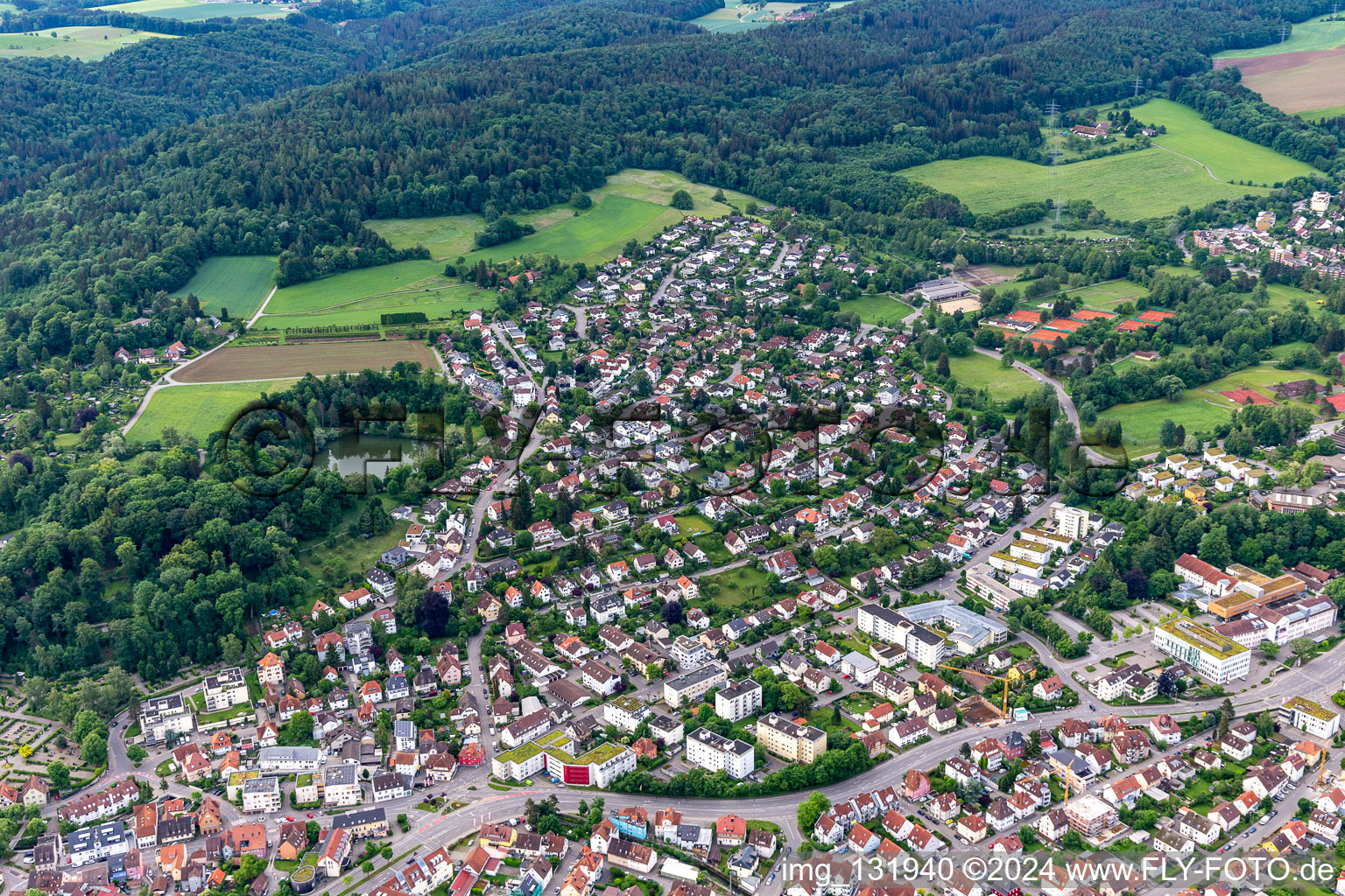 Vue aérienne de Kreuzbergweiher, Burach à Weingarten bei Ravensburg dans le département Bade-Wurtemberg, Allemagne