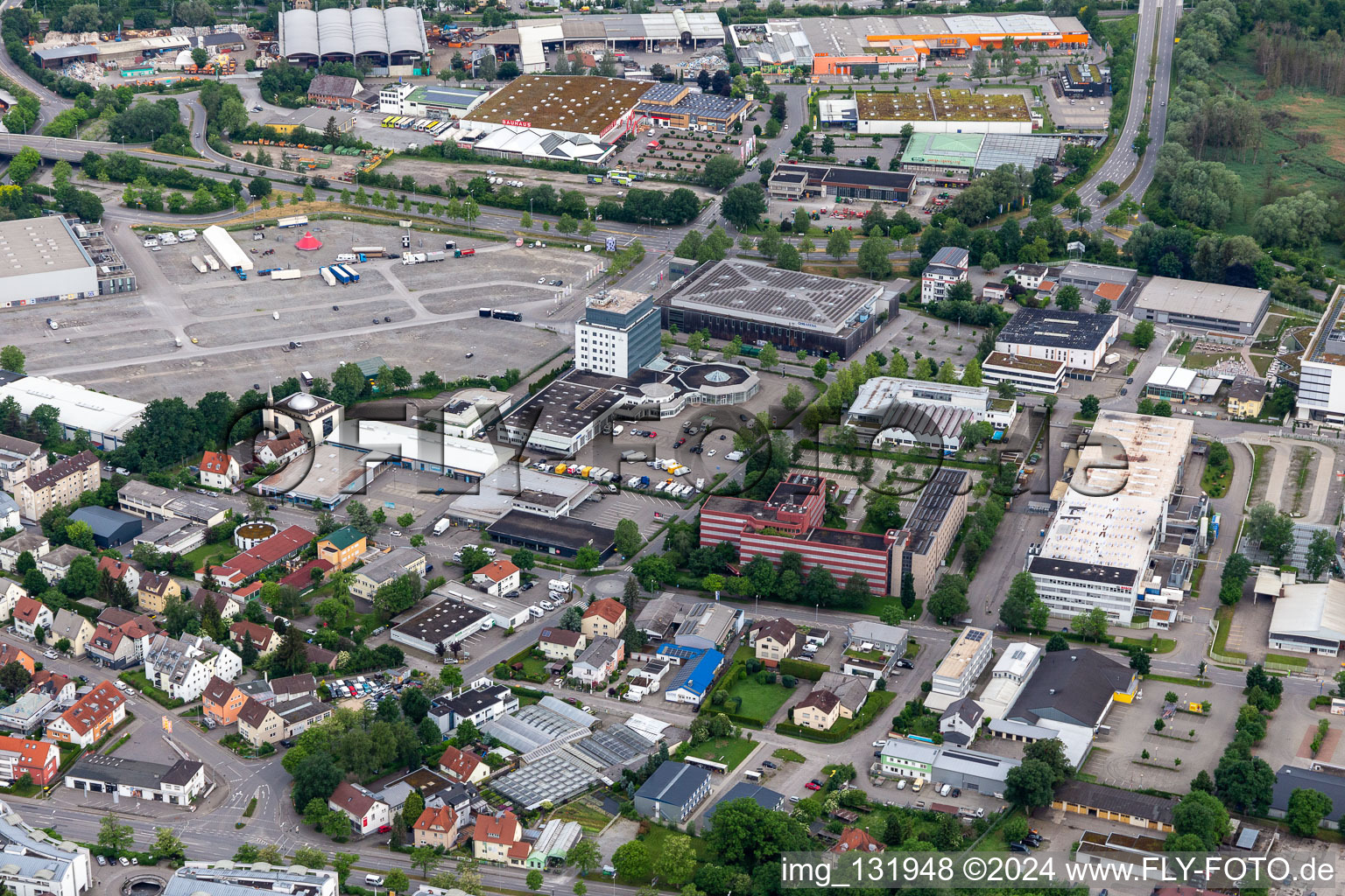 Vue aérienne de Patinoire Ravensburg - CHG Arena Robert Bosch Power Tools GmbH (anciennement Hawera) à Ravensburg dans le département Bade-Wurtemberg, Allemagne