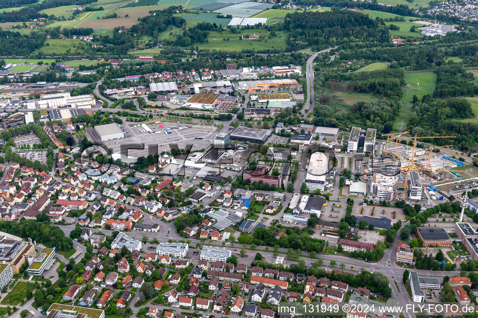 Vue aérienne de Patinoire Ravensburg - CHG Arena Robert Bosch Power Tools GmbH (anciennement Hawera) Vetter Pharma Manufacturing GmbH & Co. KG à Ravensburg dans le département Bade-Wurtemberg, Allemagne