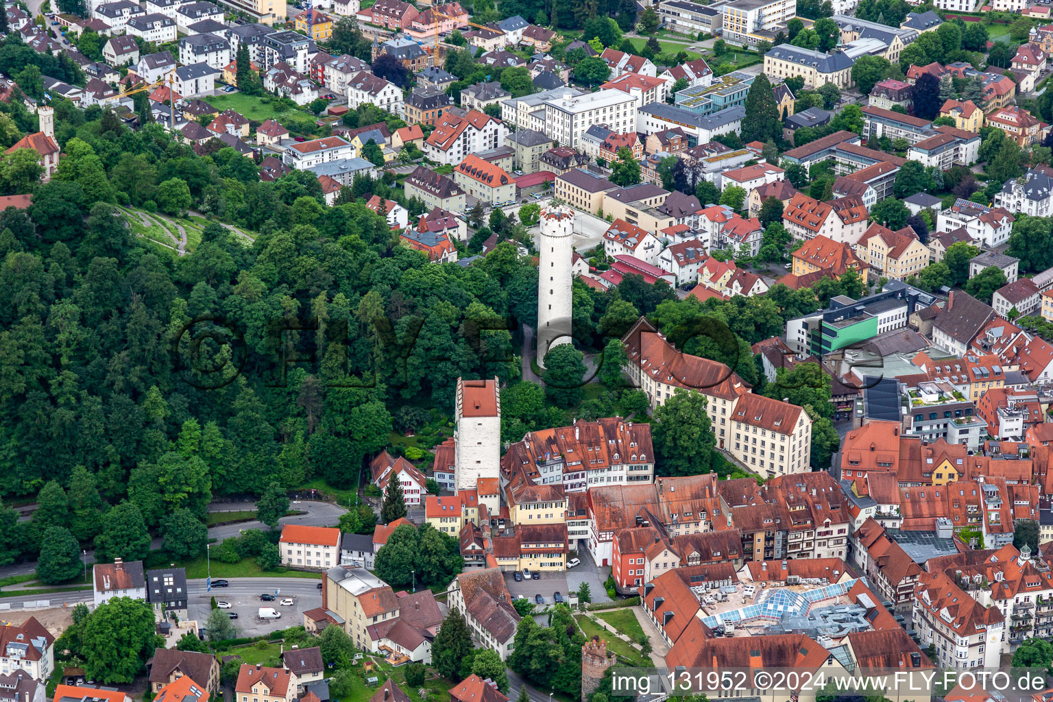 Vue aérienne de Vieille ville historique avec Mehlsack et Obertor à Ravensburg dans le département Bade-Wurtemberg, Allemagne