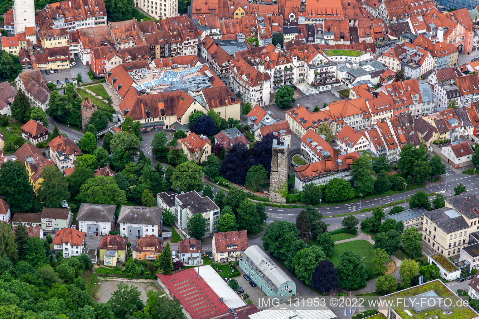 Vue aérienne de Vieille ville avec tour Schellenberger et centre Gänsbühl à Ravensburg dans le département Bade-Wurtemberg, Allemagne