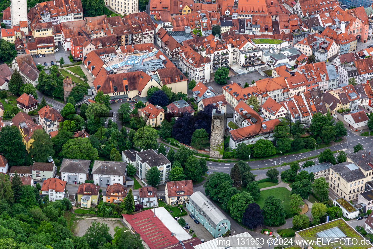 Vue aérienne de Vieille ville avec tour Schellenberger et centre Gänsbühl à Ravensburg dans le département Bade-Wurtemberg, Allemagne