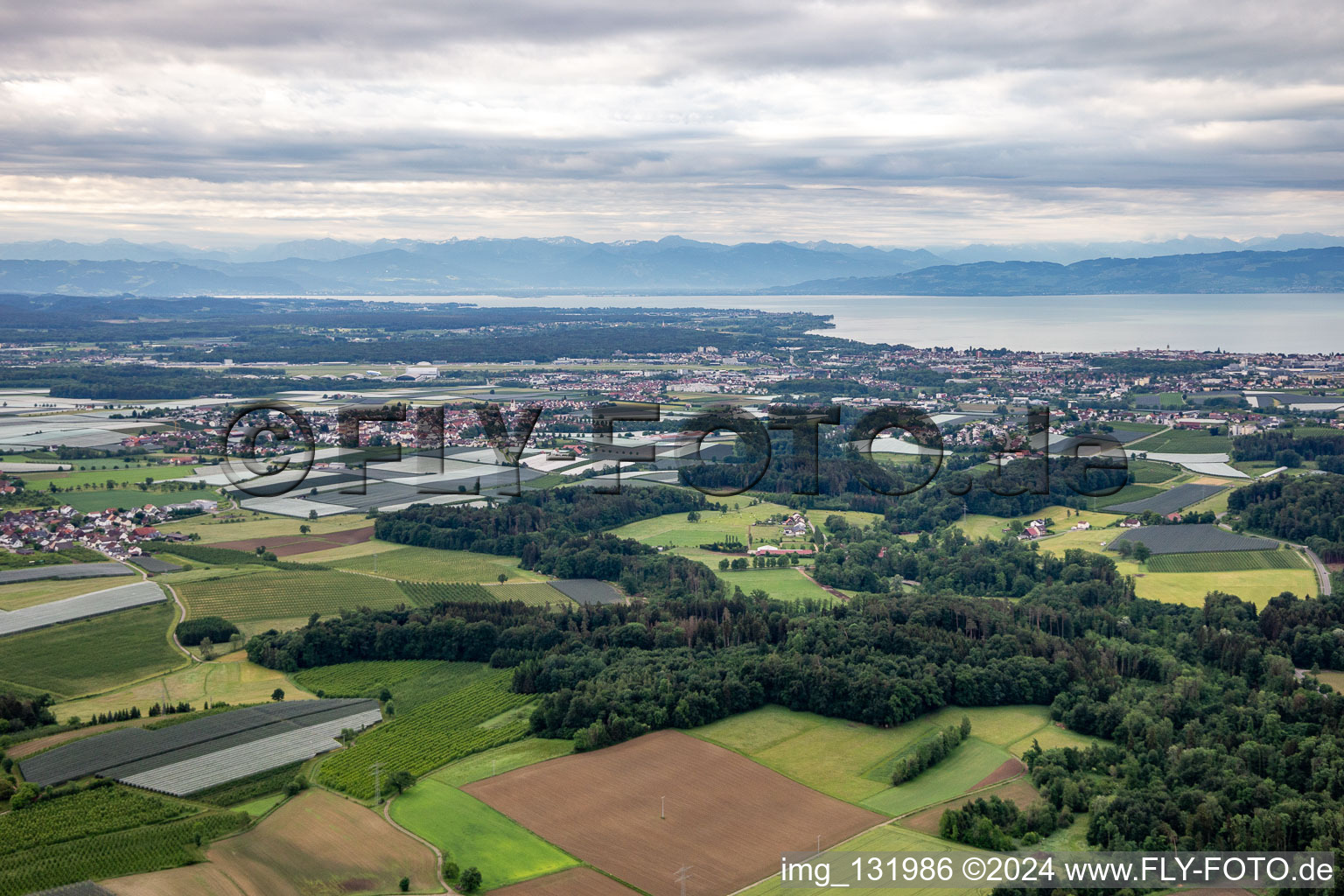 Vue aérienne de Ailingen à le quartier Oberailingen in Friedrichshafen dans le département Bade-Wurtemberg, Allemagne