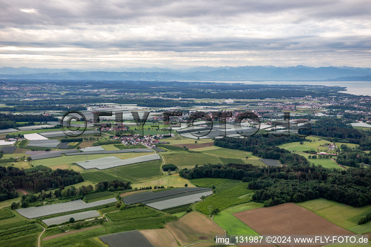 Vue aérienne de Panorama du lac de Constance depuis Langenargen à le quartier Mariabrunn in Eriskirch dans le département Bade-Wurtemberg, Allemagne