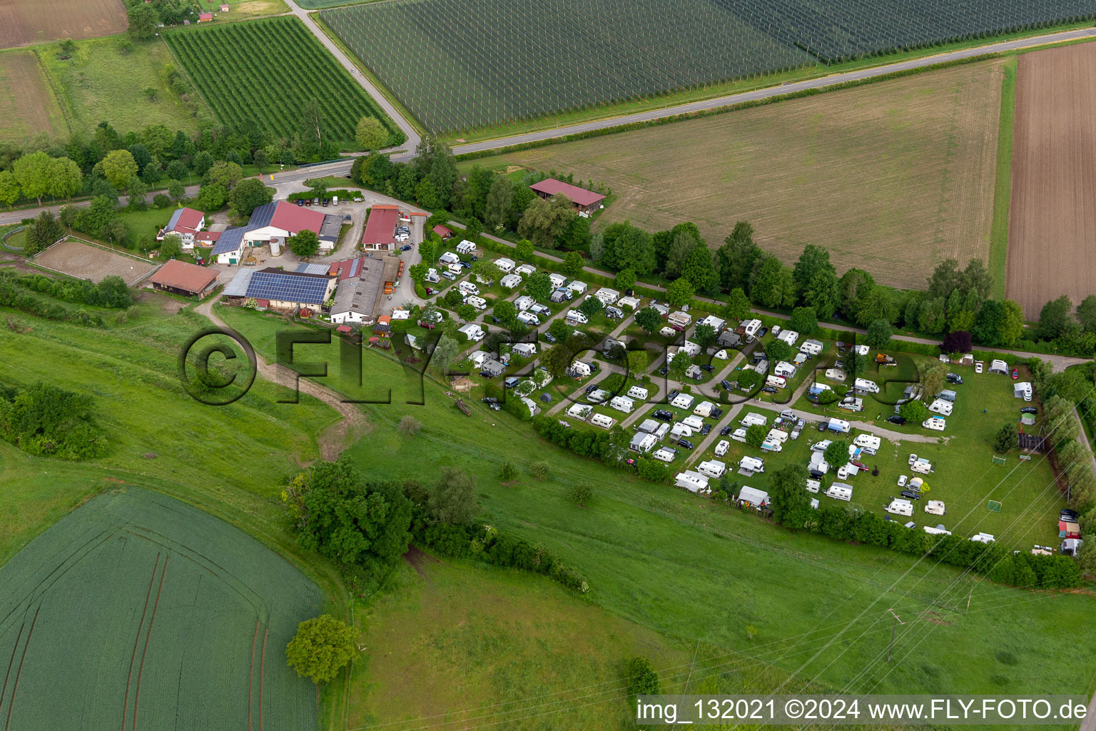 Vue aérienne de Terrain de camping Salem à le quartier Neufrach in Salem dans le département Bade-Wurtemberg, Allemagne