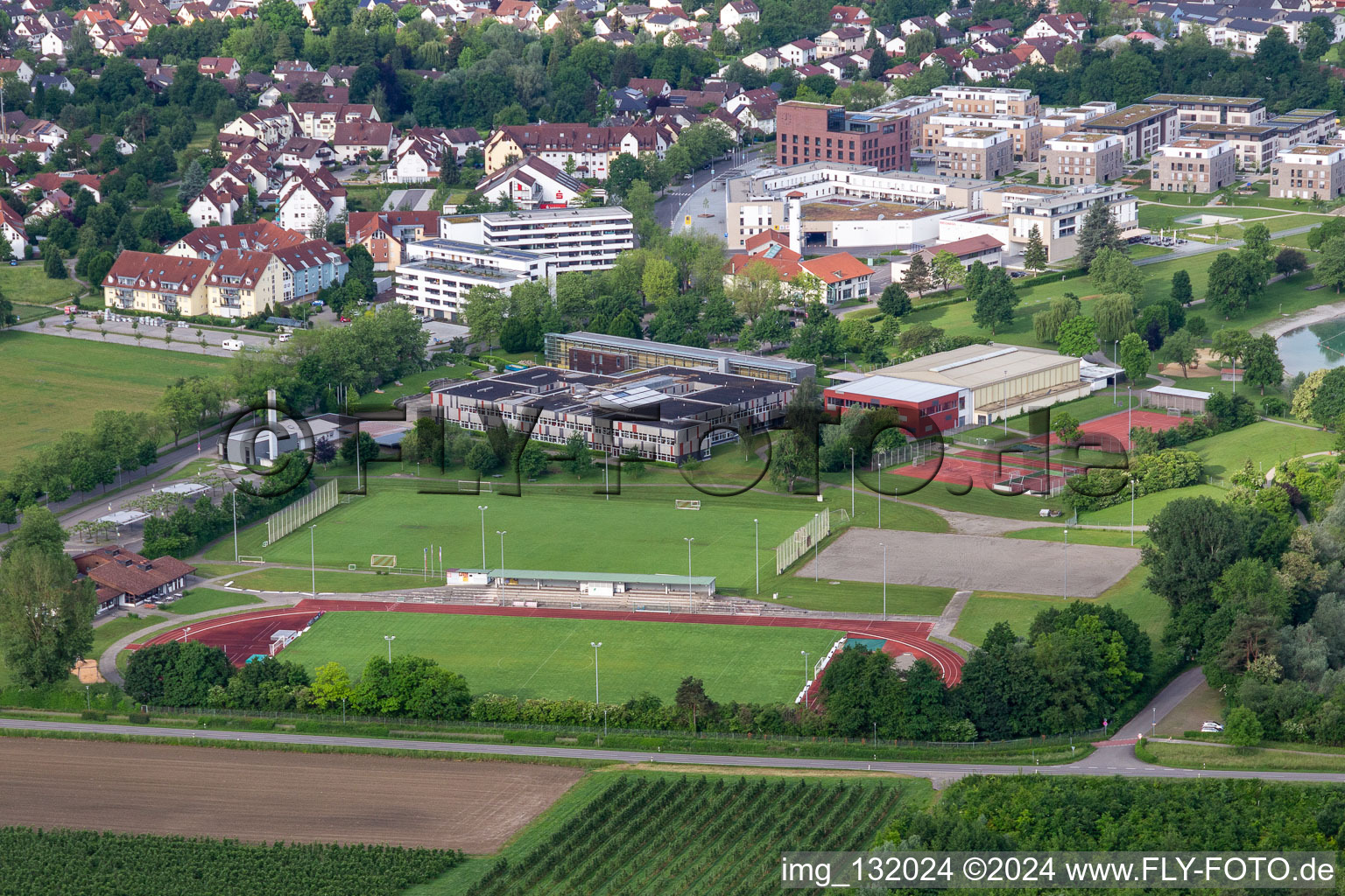 Vue aérienne de BZ Arena Salem, centre éducatif à le quartier Mimmenhausen in Salem dans le département Bade-Wurtemberg, Allemagne