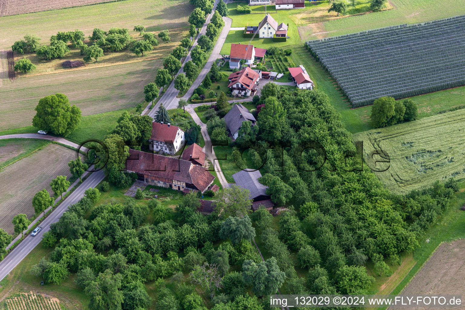 Vue aérienne de Chambres d'hôtes de Charme- Aux2platanes à le quartier Weildorf in Salem dans le département Bade-Wurtemberg, Allemagne