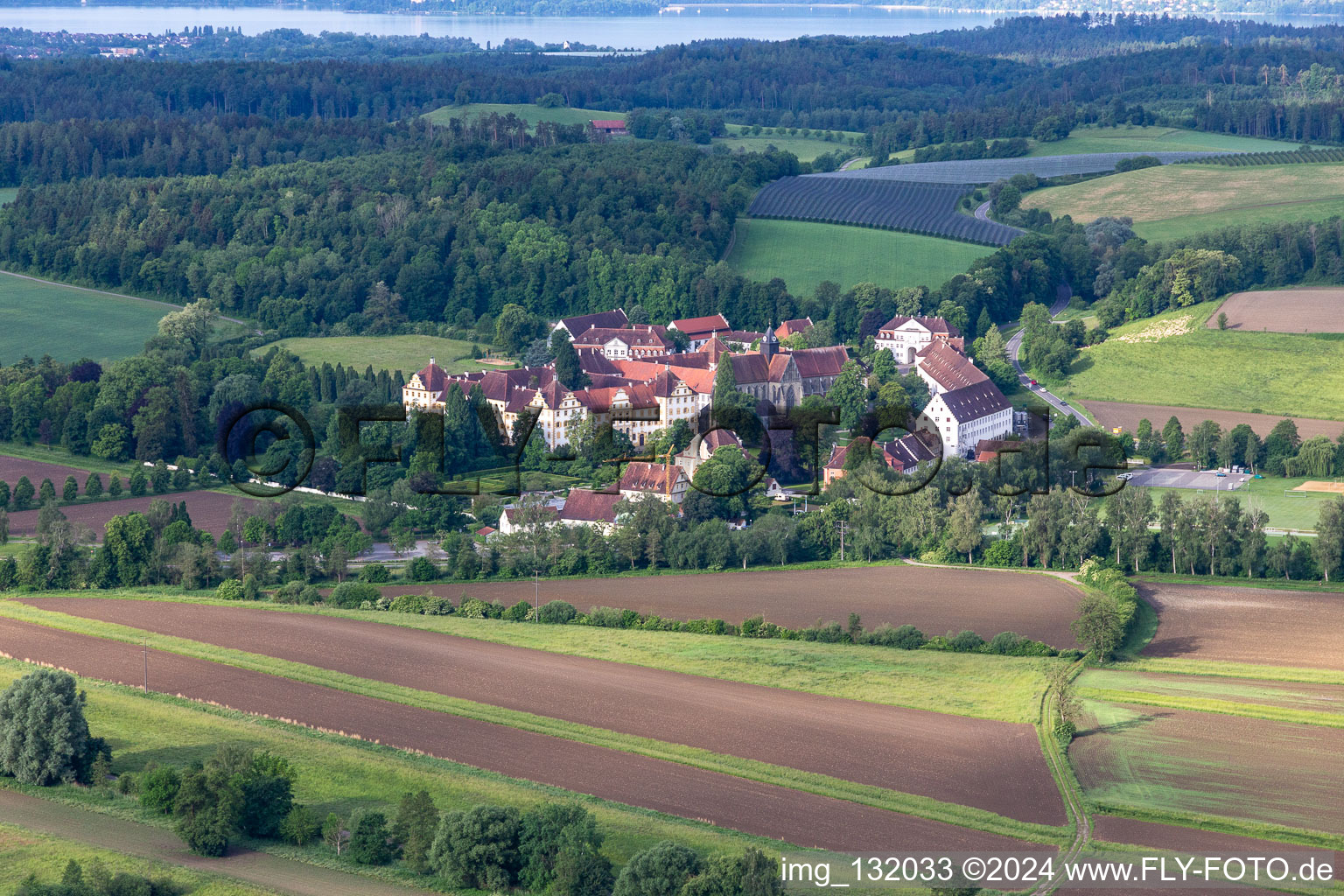 Vue aérienne de Monastère, école et château Salem à le quartier Stefansfeld in Salem dans le département Bade-Wurtemberg, Allemagne