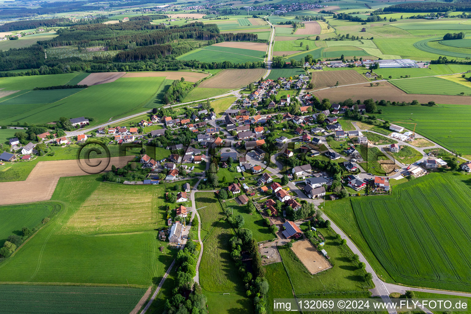 Vue aérienne de Quartier Sentenhart in Wald dans le département Bade-Wurtemberg, Allemagne