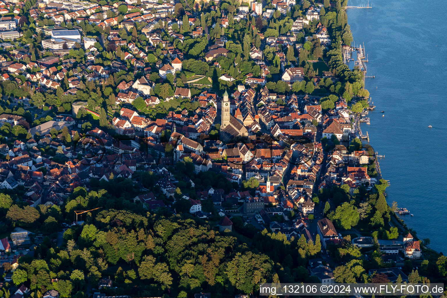 Vue aérienne de Cathédrale Saint-Nicolas à Überlingen dans le département Bade-Wurtemberg, Allemagne