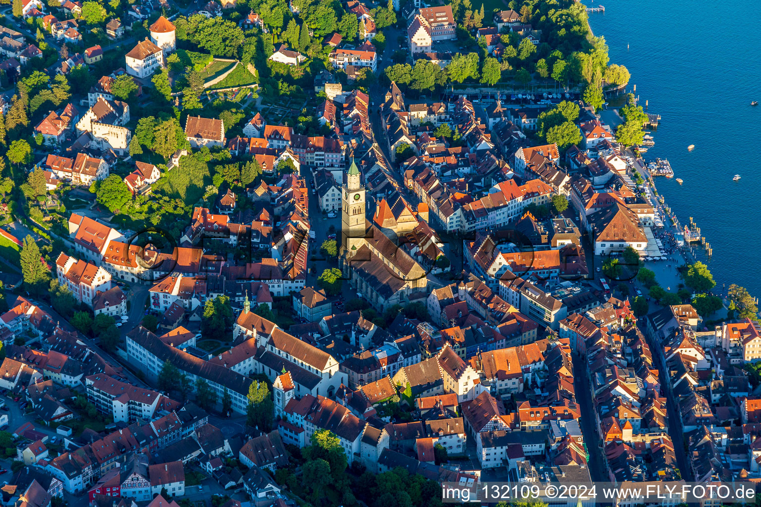 Vue aérienne de Cathédrale Saint-Nicolas à Überlingen dans le département Bade-Wurtemberg, Allemagne