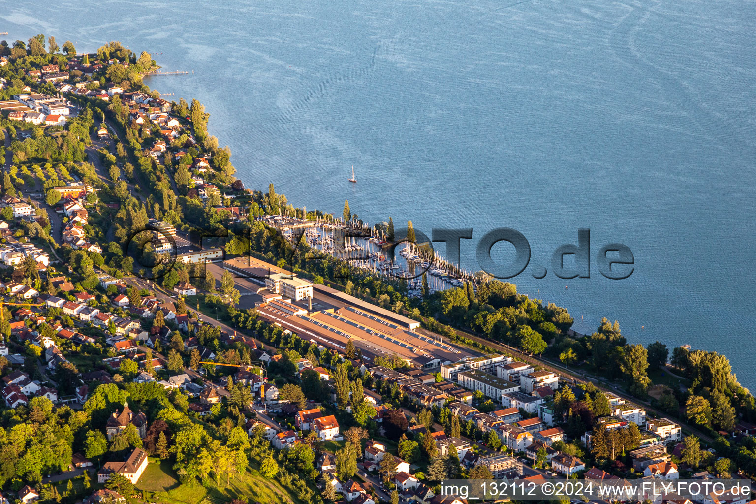 Vue aérienne de MTU-Friedrichshafen au Sportboot Hafen Ost à Überlingen dans le département Bade-Wurtemberg, Allemagne