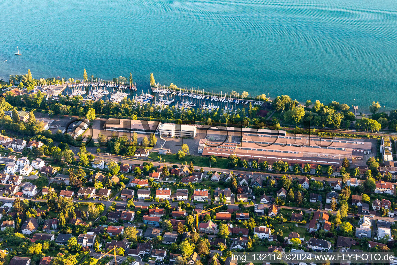 Vue aérienne de MTU-Friedrichshafen au Sportboot Hafen Ost à Überlingen dans le département Bade-Wurtemberg, Allemagne