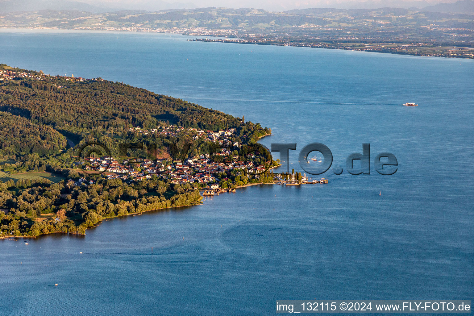 Vue aérienne de Quartier Unteruhldingen in Uhldingen-Mühlhofen dans le département Bade-Wurtemberg, Allemagne