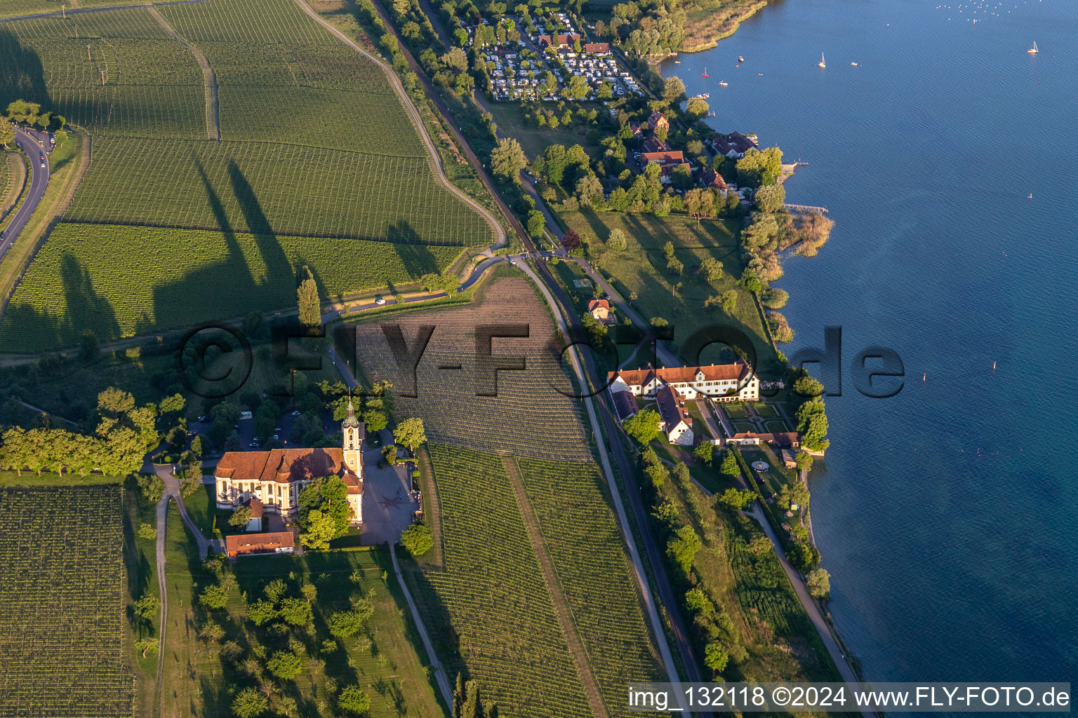 Vue aérienne de Monastère du prieuré cistercien de Birnau à le quartier Seefelden in Uhldingen-Mühlhofen dans le département Bade-Wurtemberg, Allemagne